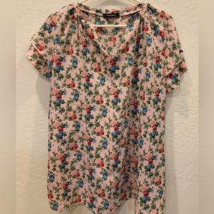 Like New - Short sleeve v-neck women’s tunic Size XL